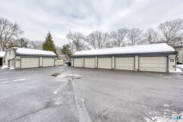 $359,900 | 170 Heritage Village, Unit B, Southbury, CT 06488