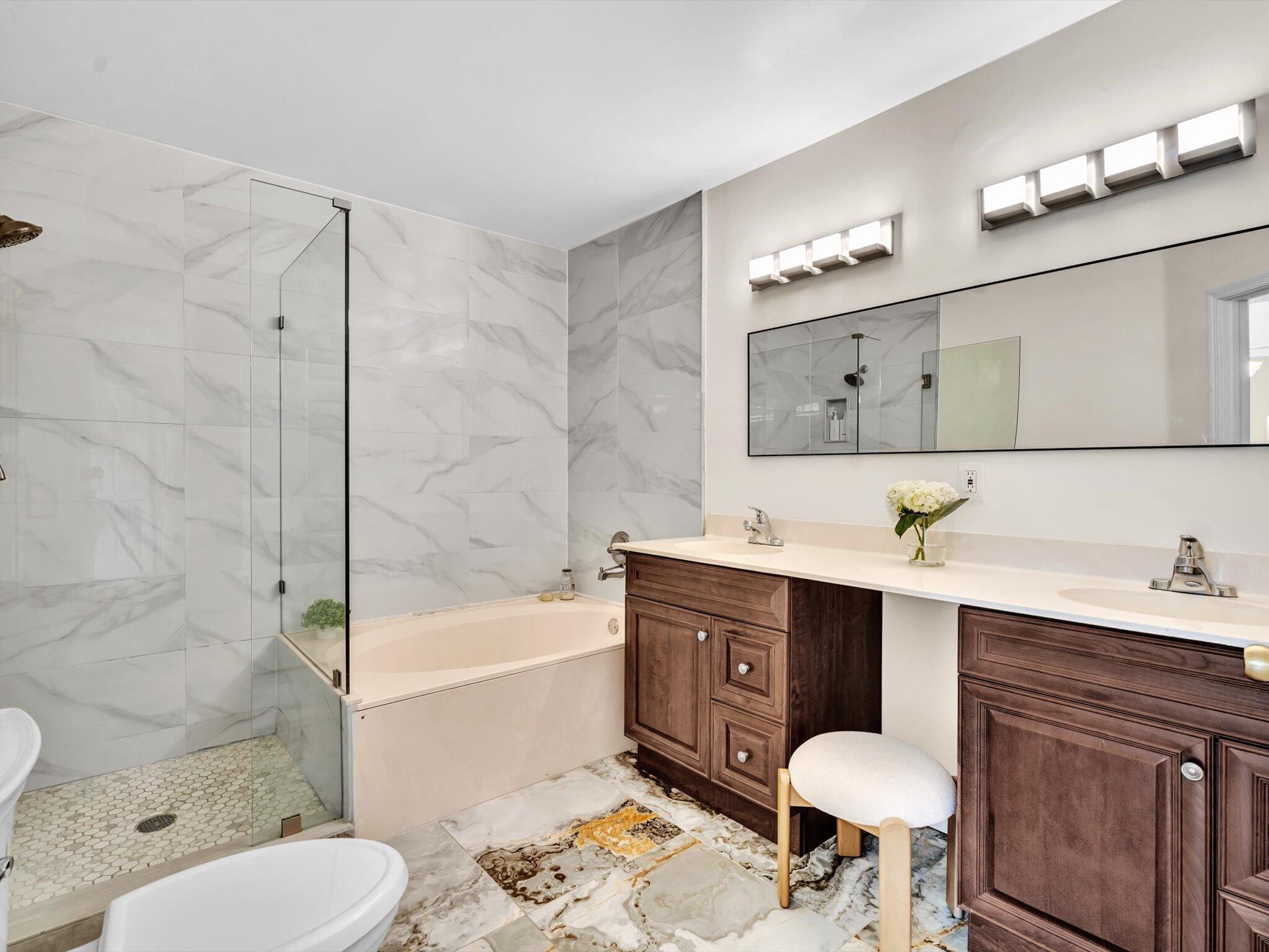 20930 Vía Azalea, Unit 5 Boca Raton, FL 33428 - Photo 22 of 37 Primary Bathroom