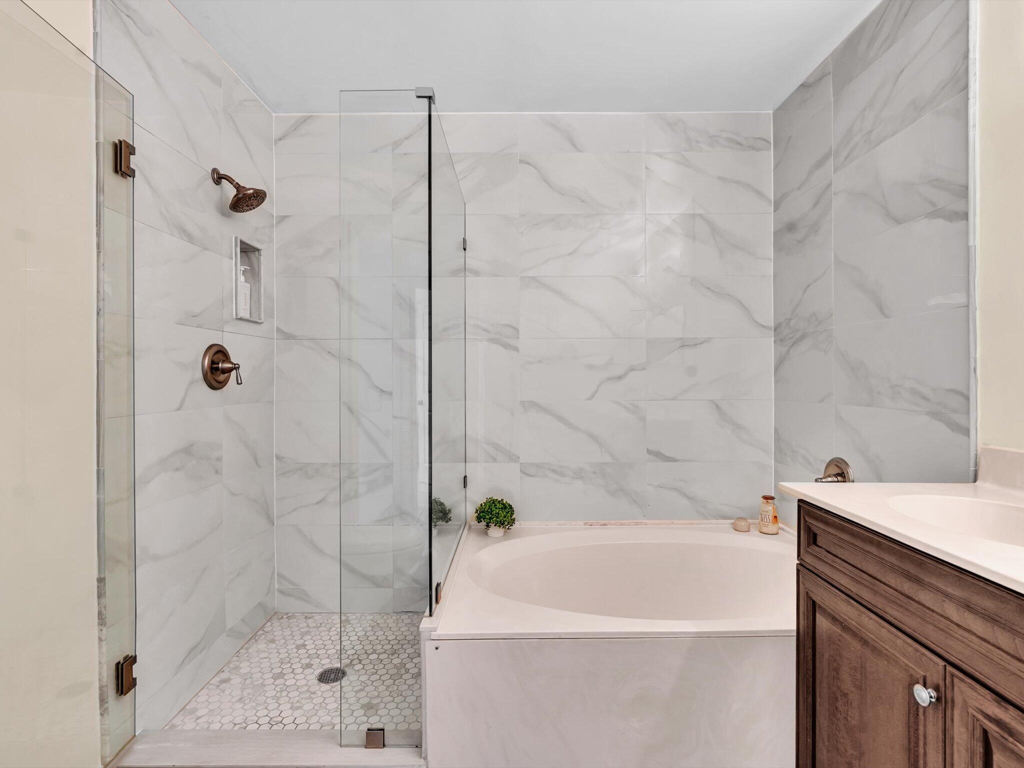 20930 Vía Azalea, Unit 5 Boca Raton, FL 33428 - Photo 23 of 37 Primary Bathroom