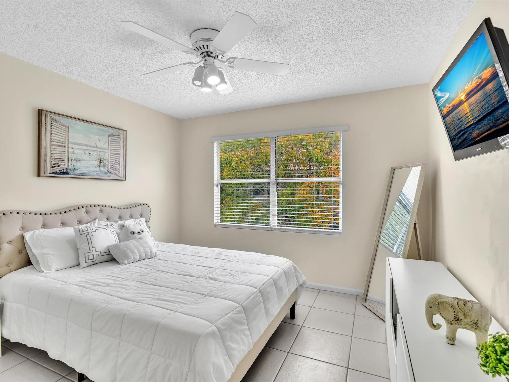 20930 Vía Azalea, Unit 5 Boca Raton, FL 33428 - Photo 24 of 37 Upstairs Bedroom #1