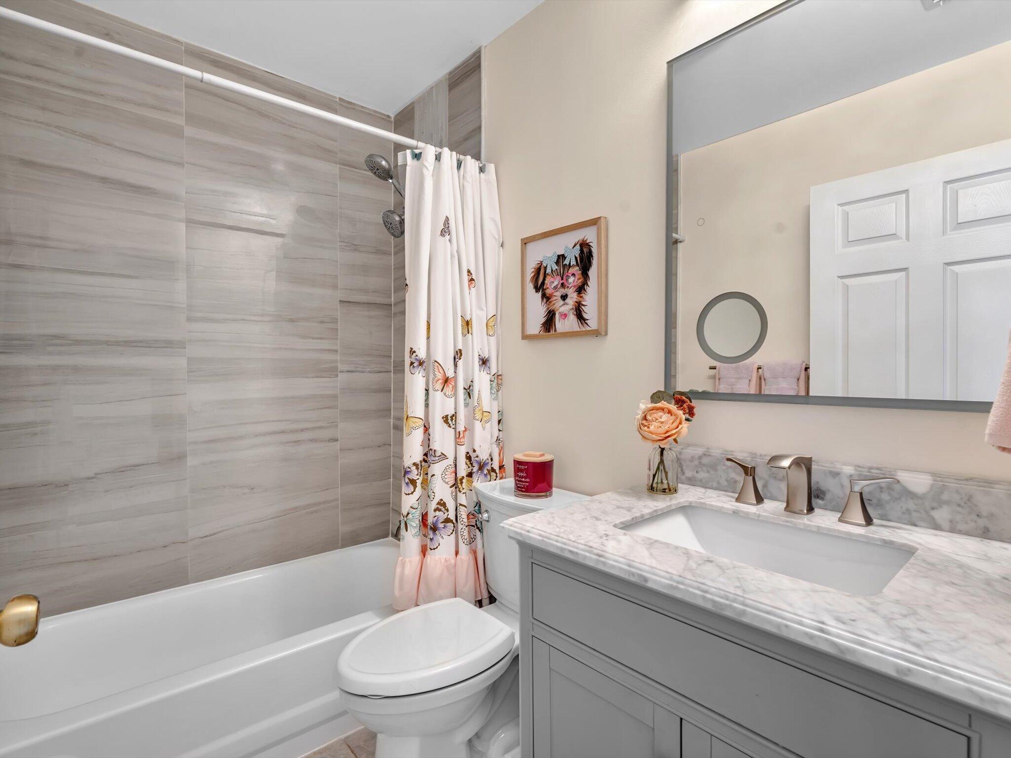 20930 Vía Azalea, Unit 5 Boca Raton, FL 33428 - Photo 27 of 37 Upstairs Bathroom