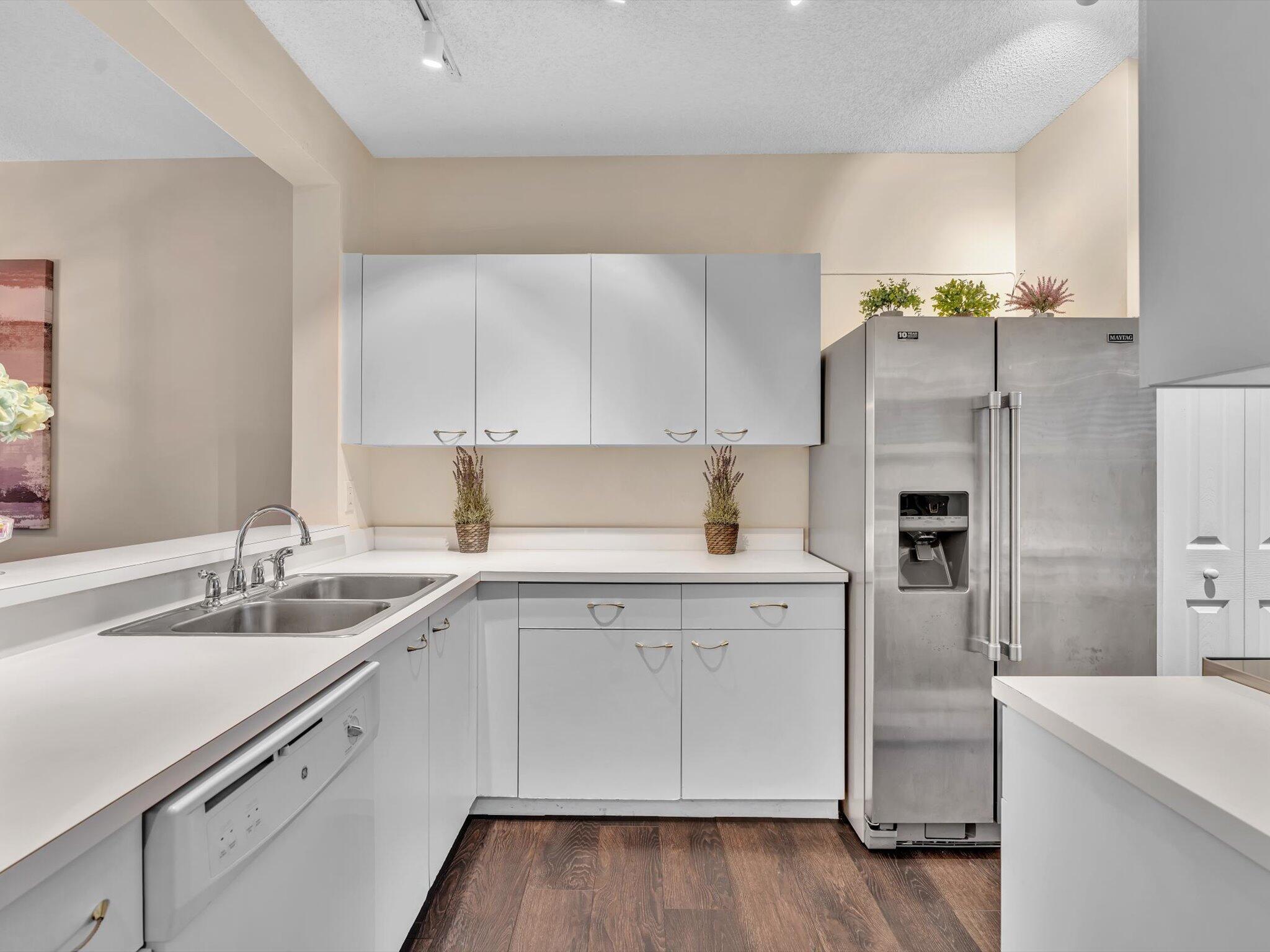 20930 Vía Azalea, Unit 5 Boca Raton, FL 33428 - Photo 5 of 37 Kitchen
