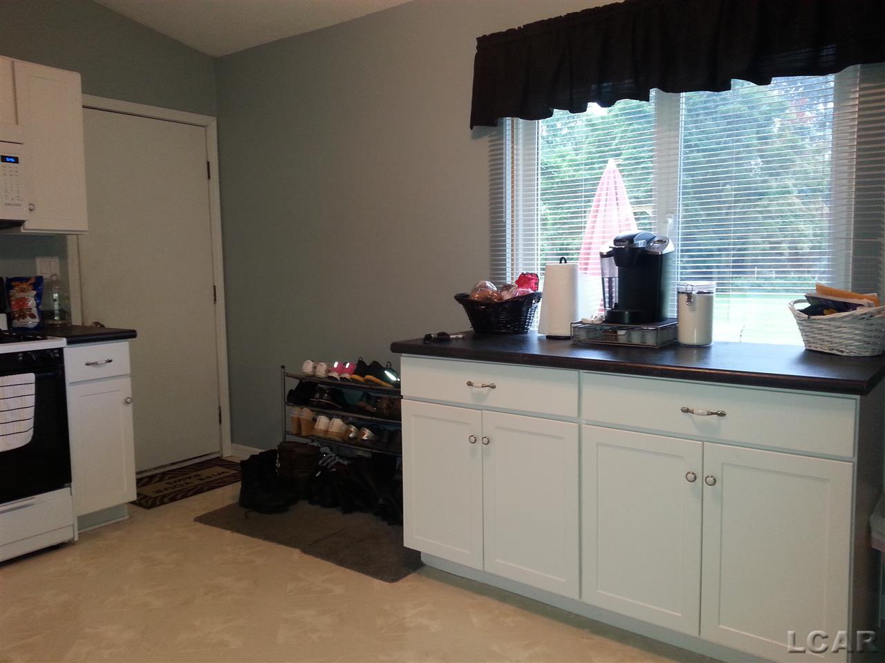 10 Ridgemont Drive Adrian, MI 49221 - Photo 6 of 14 31293139-5.JPG