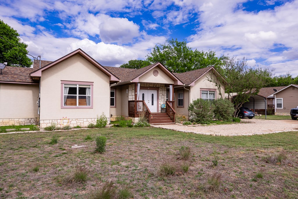 659 Town Creek Road Kerrville, TX 78028 - Photo 27 of 65