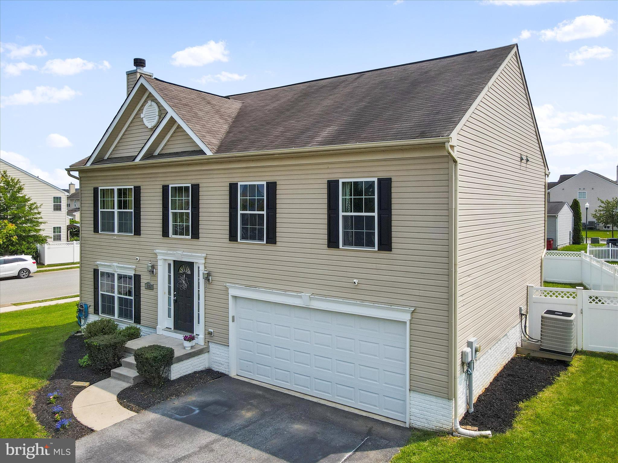 136 Mountain Laurel Boulevard Ranson, WV 25438 - Photo 4 of 45 Gallery Image 4