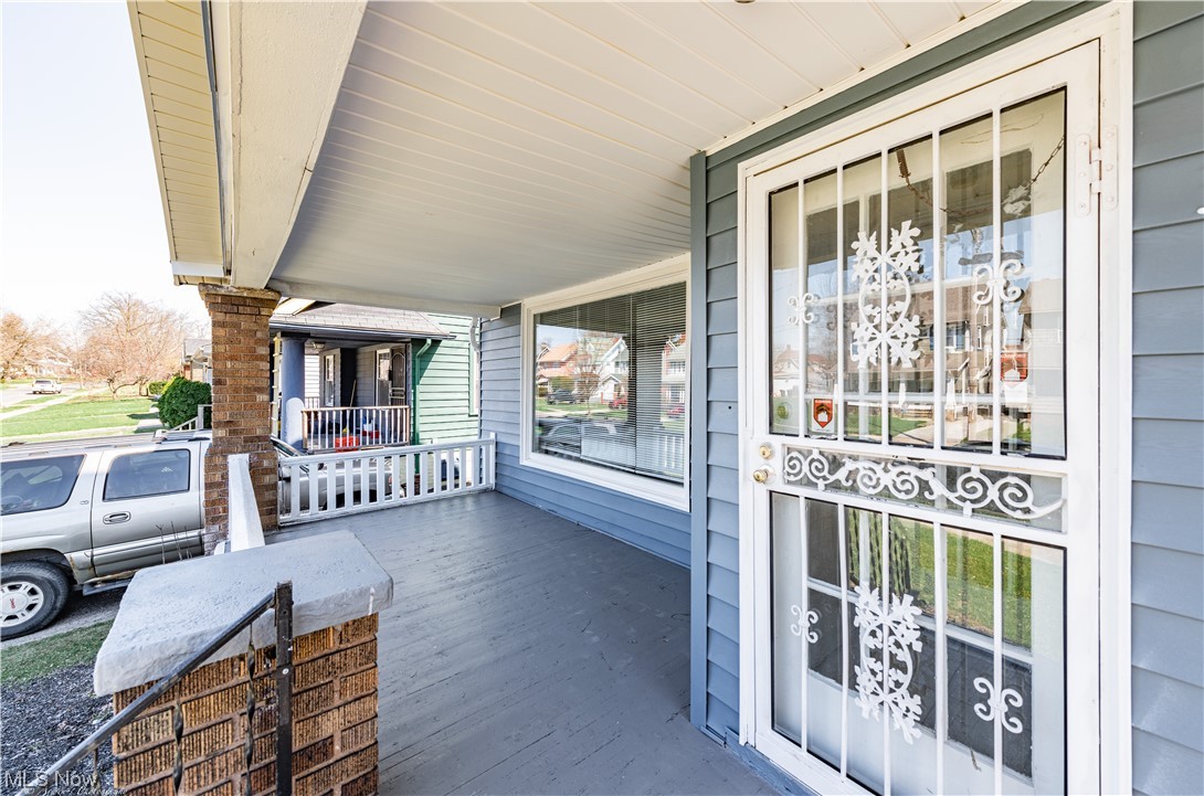 3276 Kildare Road Cleveland, OH 44118 - Photo 2 of 33 Gallery Image 2