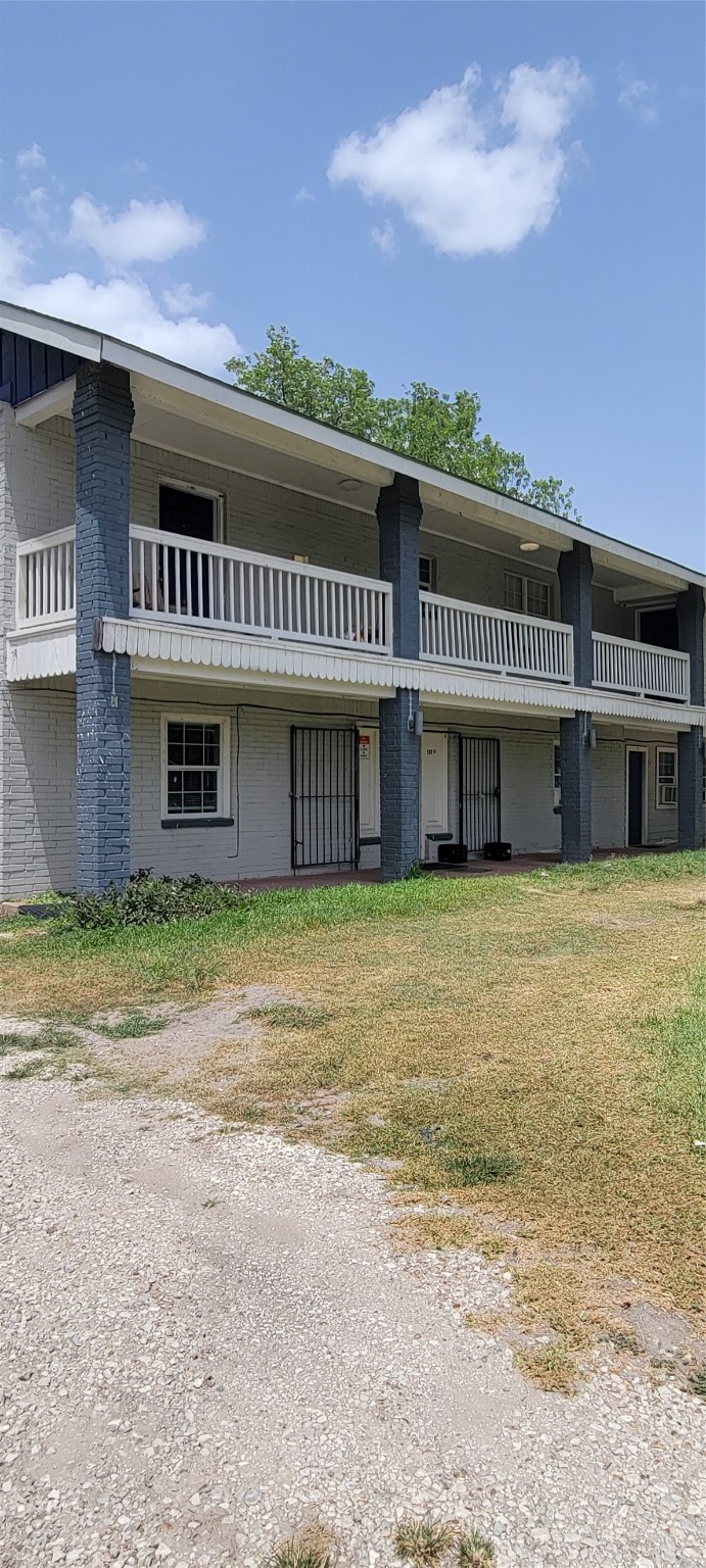 5301 Collingsworth Street, Unit 9 Houston, TX 77026 - Photo 3 of 8 a front view of a house with a garden