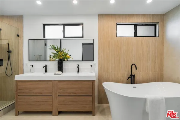 $2,499,999 | 3873 Royal Woods Drive, Sherman Oaks, CA 91403