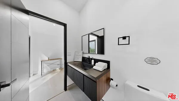 $2,499,999 | 3873 Royal Woods Drive, Sherman Oaks, CA 91403