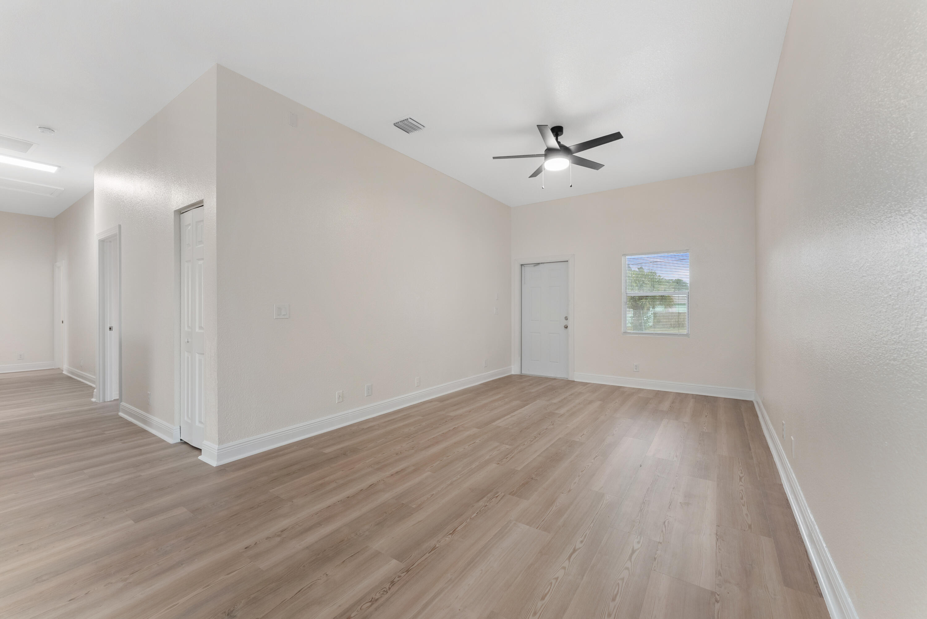 3011 Avenue M Riviera Beach, FL 33404 - Photo 9 of 35 living space