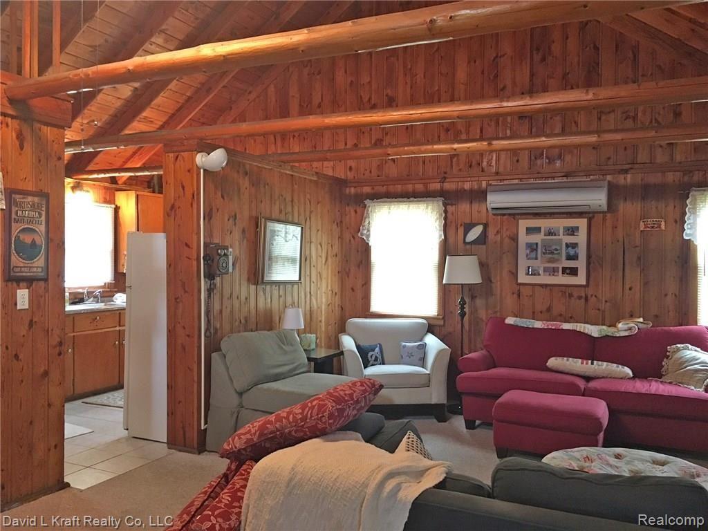 8916 Crescent Beach Road Pigeon, MI 48755 - Photo 5 of 14 8916cbLiving.jpg