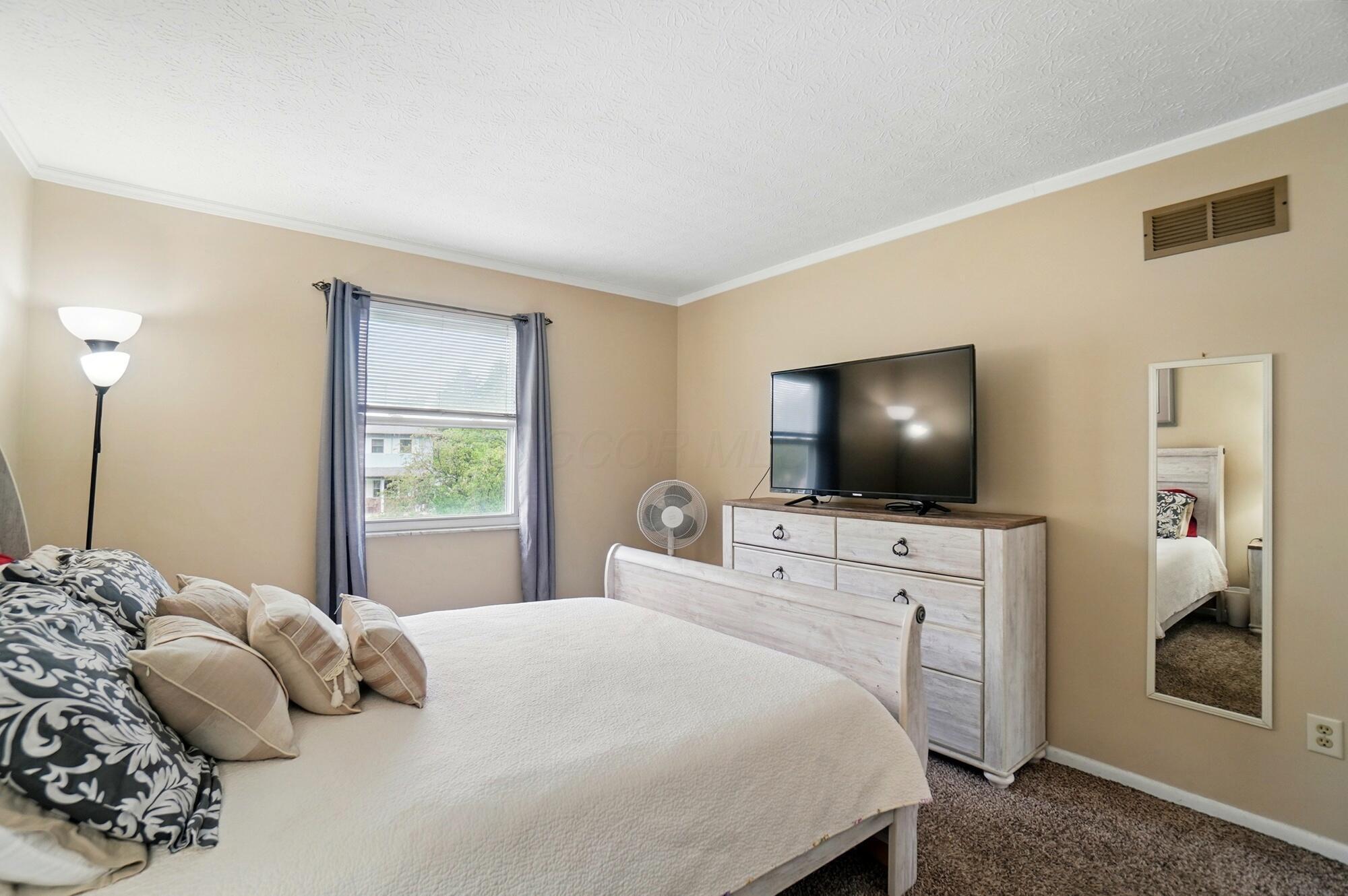 5508 Aspen Road Columbus, OH 43229 - Photo 29 of 40 Second Bedroom