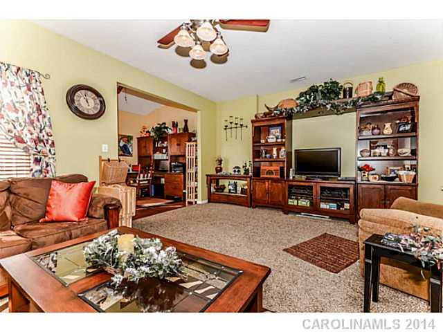 4870 Prosperity Ridge Road, Unit 4870 Charlotte, NC 28269 - Photo 8 of 13 Gallery Image 8
