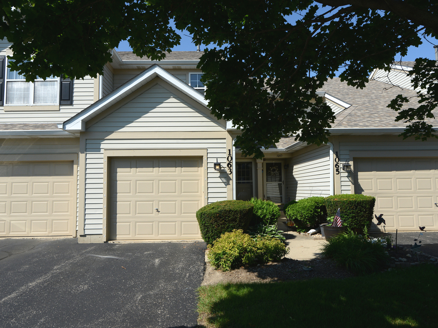 1063 Horizon Ridge Lake In The Hills, IL 60156 - Photo 2 of 27 a front view of a house with a yard and garage