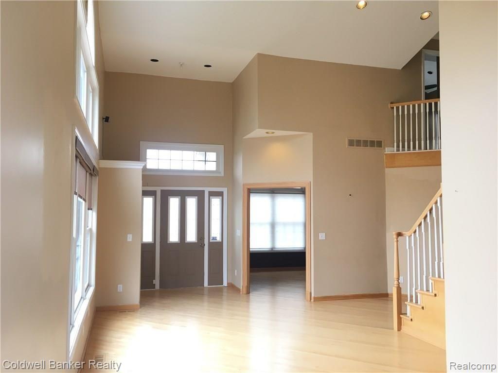1890 East Hamlin Road Rochester Hills, MI 48307 - Photo 4 of 32