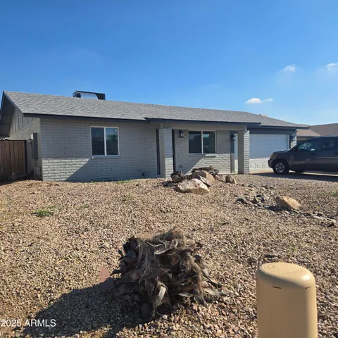 a front view of house with yard