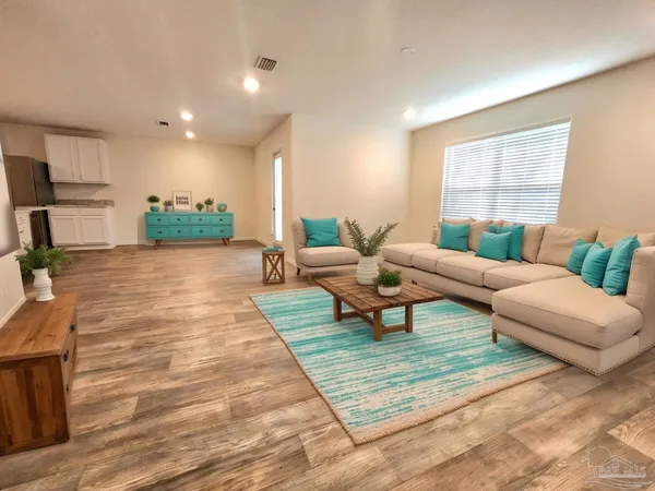 $1,975 | 7457 Steeplechase Boulevard, Pensacola, FL 32526