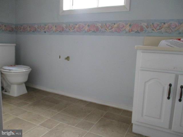 2400 Oak Manor Road Baltimore, MD 21219 - Photo 12 of 21 Bath