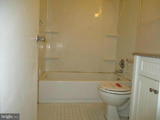 2400 Oak Manor Road Baltimore, MD 21219 - Photo 15 of 21 Bath