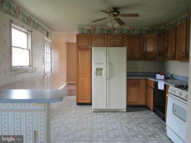 2400 Oak Manor Road Baltimore, MD 21219 - Photo 5 of 21 Kitchen