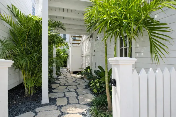 $3,500 | 828 Fleming Street, Key West, FL 33040