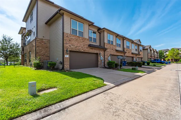 $359,000 | 417 Marina View Drive, Webster, TX 77598