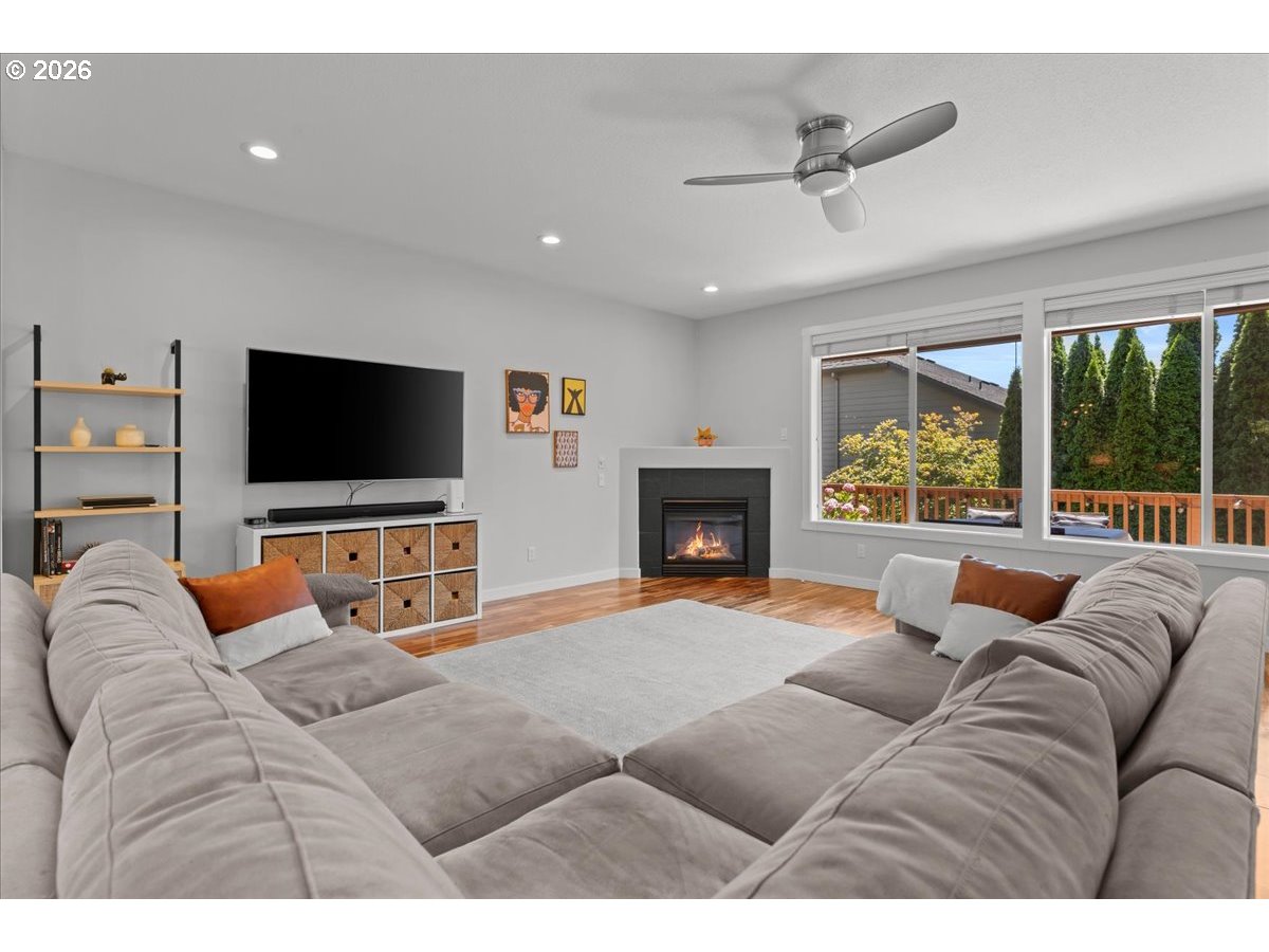 12996 Southwest Hazelcrest Way Portland, OR 97224 - Photo 12 of 48