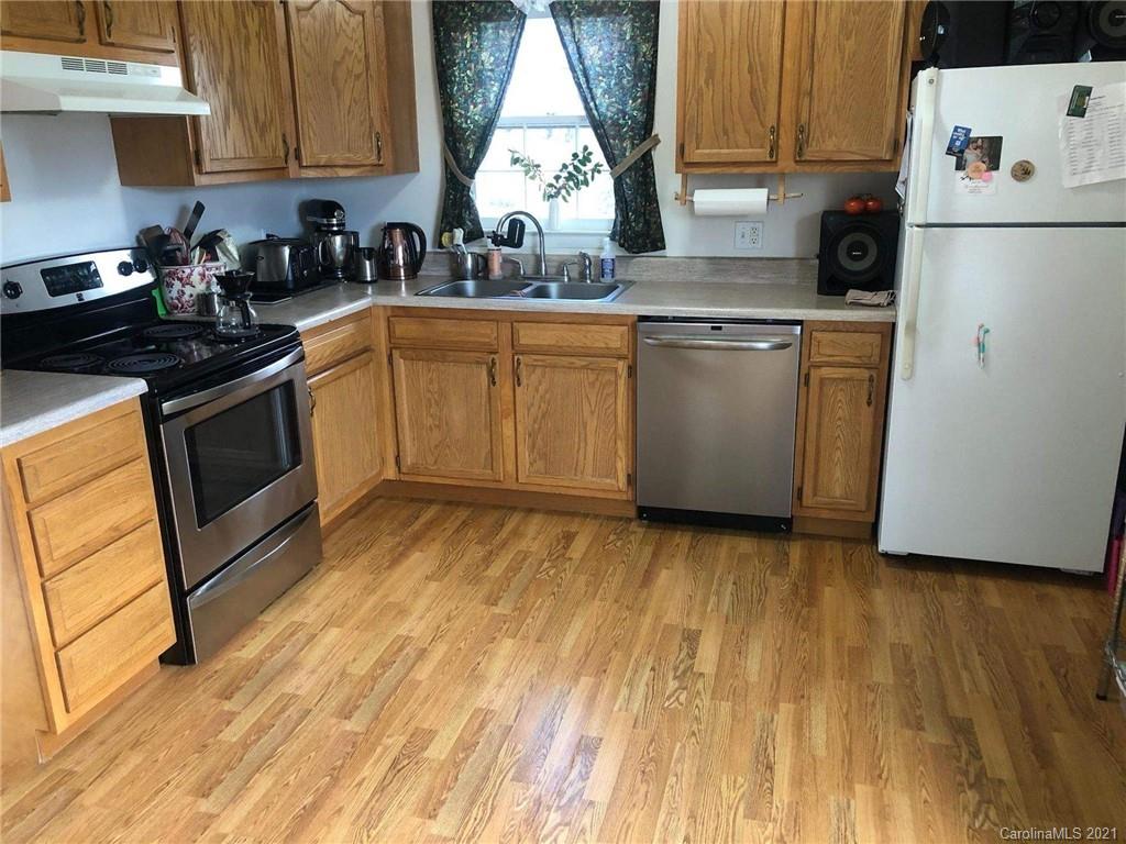 399 James Street Clyde, NC 28721 - Photo 6 of 27