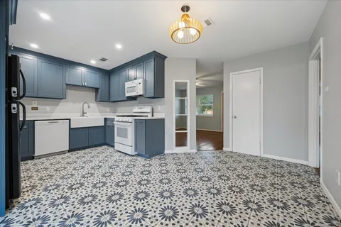 $285,000 | 6103 West 43rd Street, Houston, TX 77092