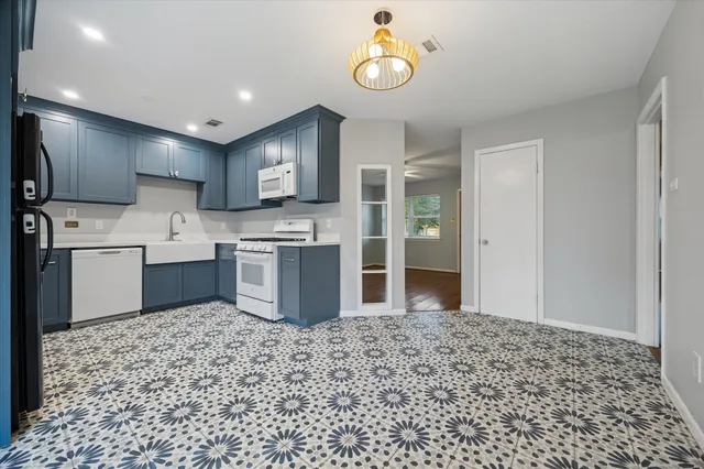 $285,000 | 6103 West 43rd Street, Houston, TX 77092