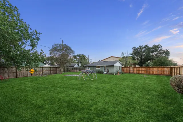 $285,000 | 6103 West 43rd Street, Houston, TX 77092