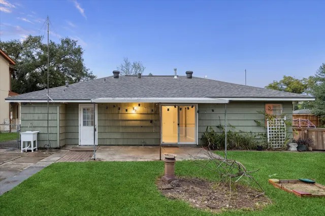 $285,000 | 6103 West 43rd Street, Houston, TX 77092