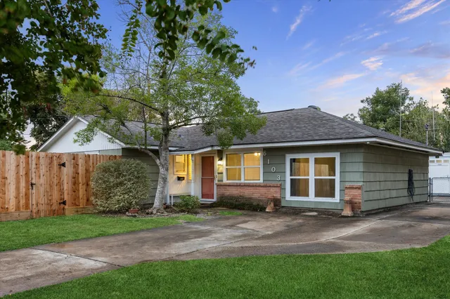 $285,000 | 6103 West 43rd Street, Houston, TX 77092