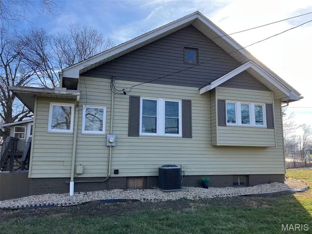 $382,500 | 920 East Beaumont Avenue, Greenville, IL 62246