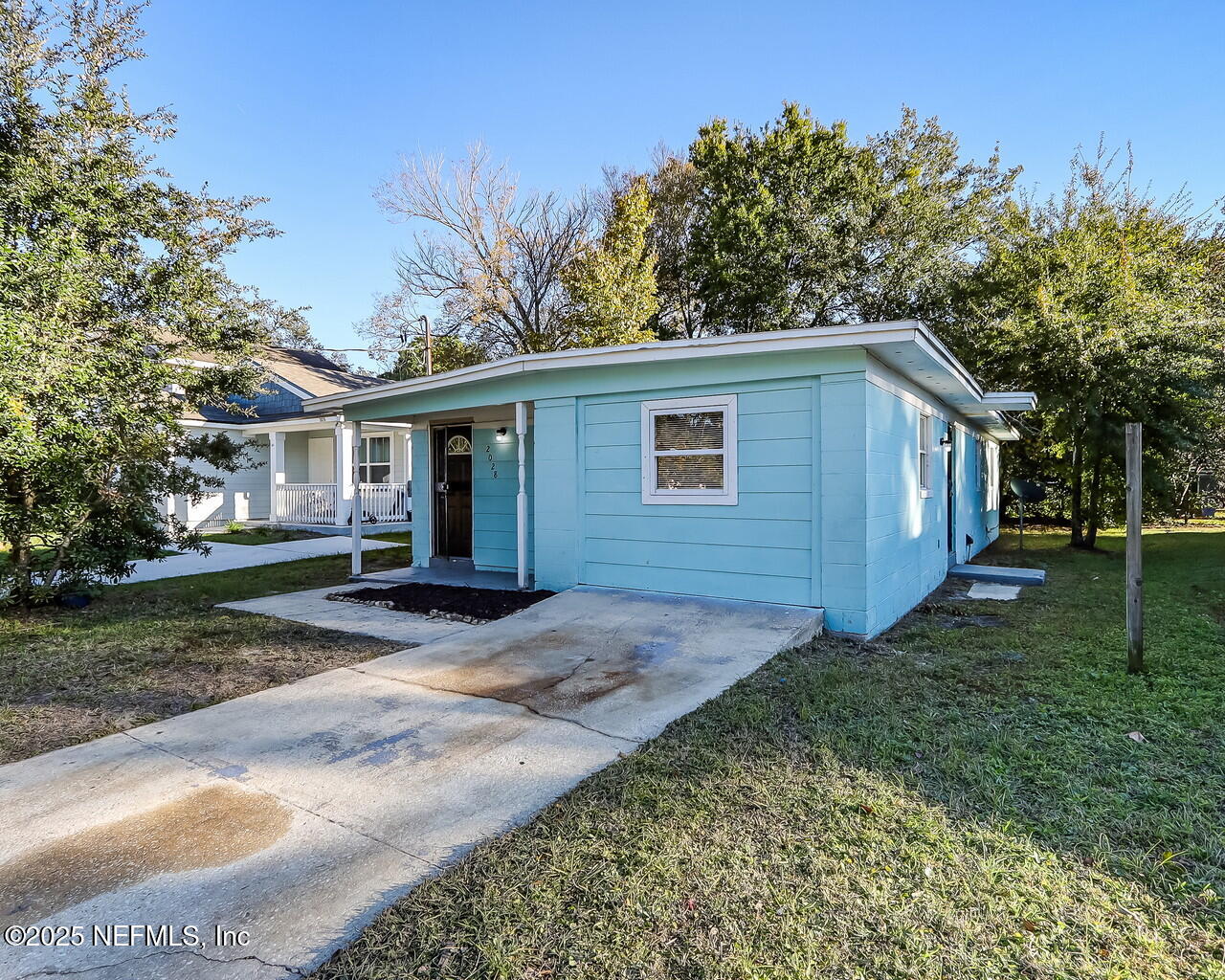 2028 Hartridge Street Jacksonville, FL 32209 - Photo 3 of 33 a view of a yard in front of a house with plants and large tree