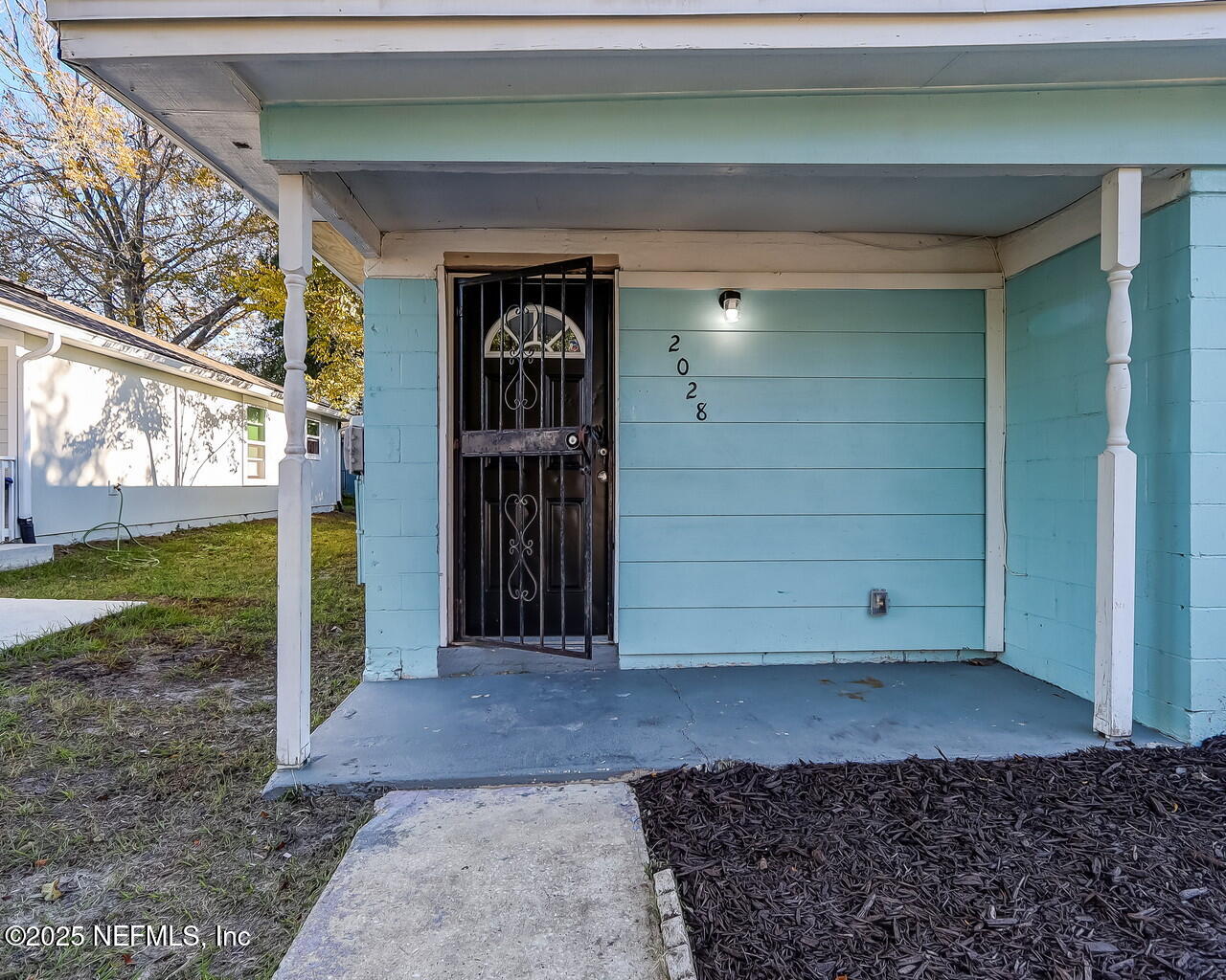 2028 Hartridge Street Jacksonville, FL 32209 - Photo 5 of 33 a view of a house with a small yard