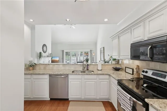 a view of empty room with windows