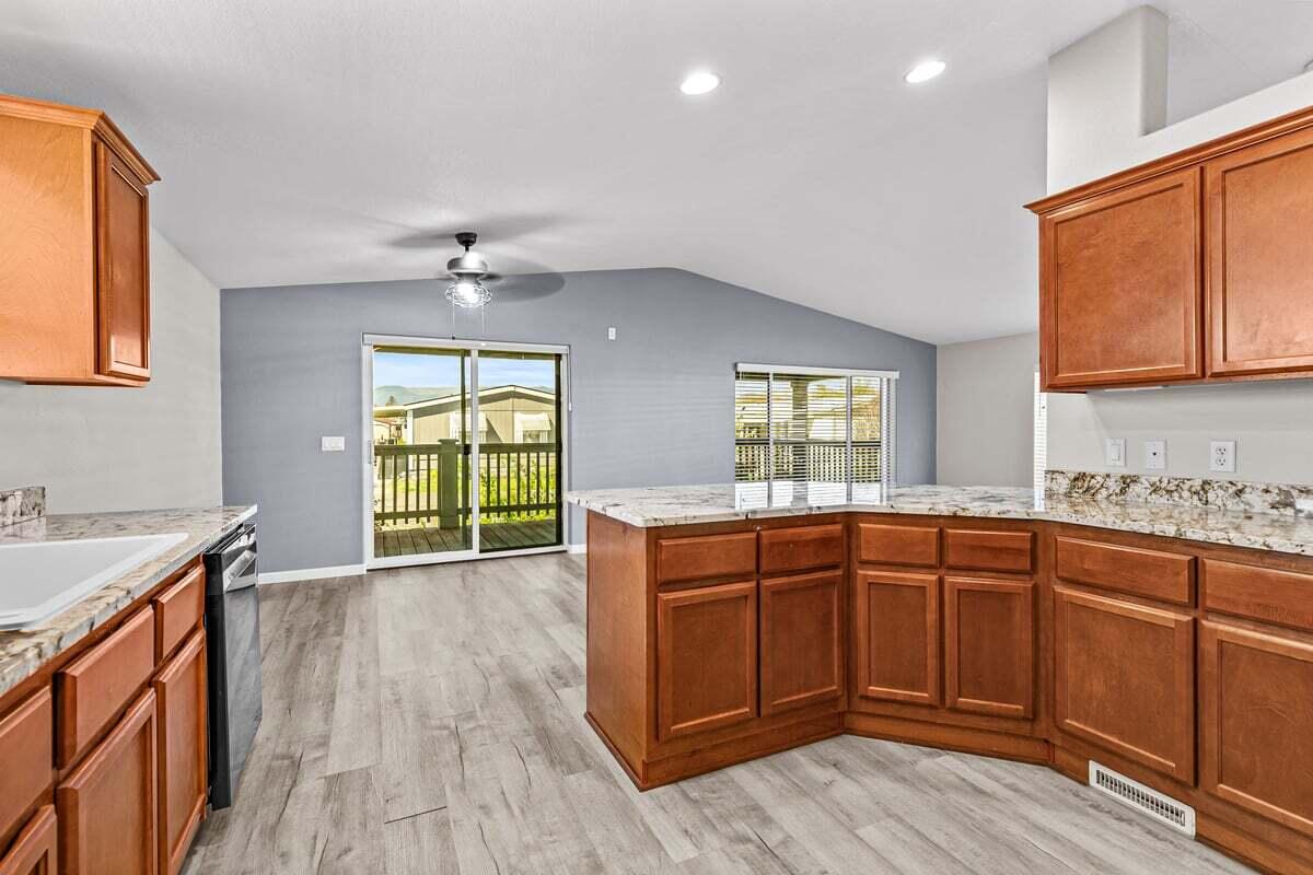 5076 Leonard Road, Unit 27 Grants Pass, OR 97527 - Photo 5 of 25 13-2