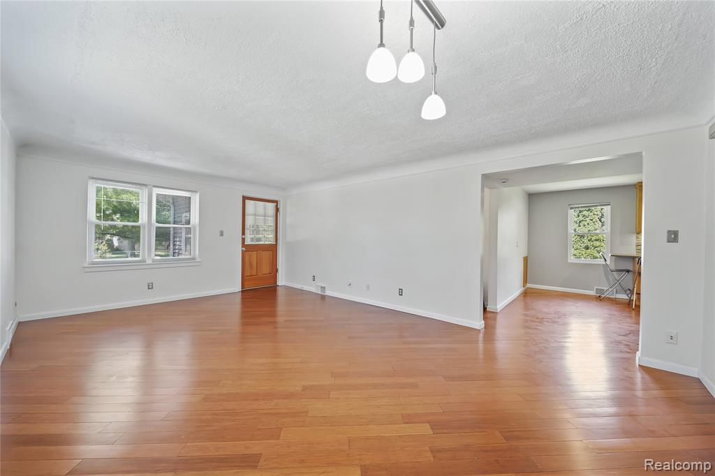 3257 St Clair Drive Rochester, MI 48309 - Photo 2 of 43