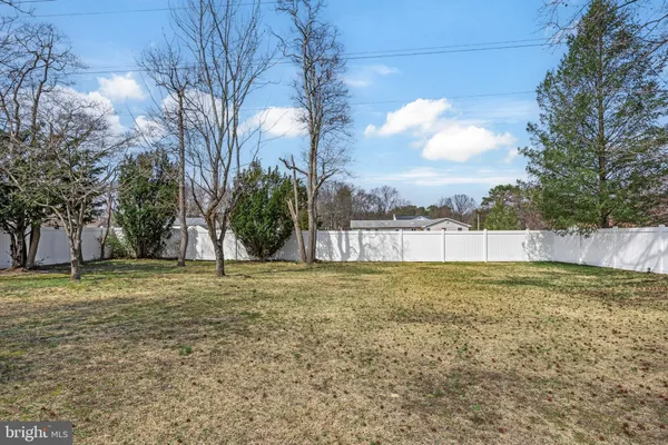 a view of a yard with a house