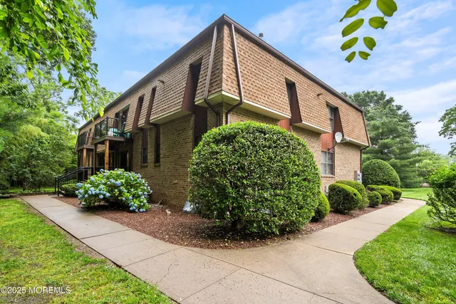 $2,200 | 13 Ginger Court, Eatontown, NJ 07724