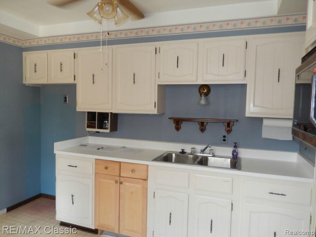 23100 Farmington Road Farmington, MI 48336 - Photo 18 of 36 farmkit1.jpg
