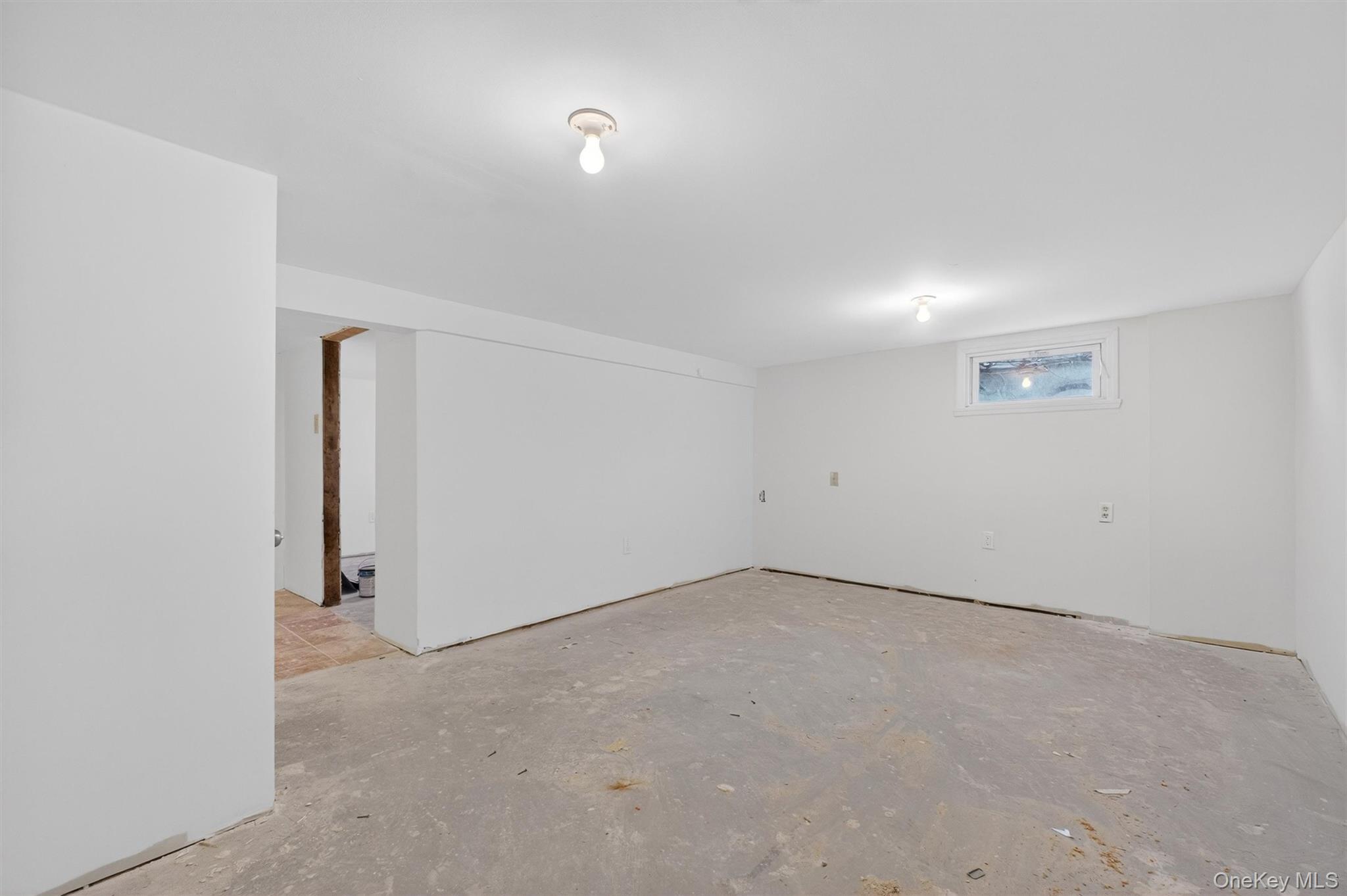 149 Lewis Lane, Unit 1 Wallkill, NY 12589 - Photo 18 of 23 an empty room with an entryway
