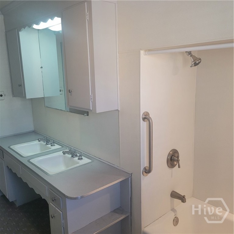 4620 Lansdowne Street Savannah, GA 31405 - Photo 22 of 35 Guest Bath 1
