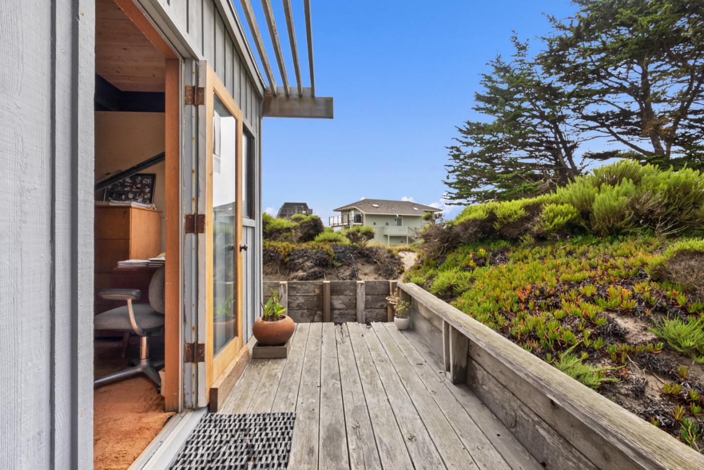 34 Sanderling Circle Watsonville, CA 95076 - Photo 26 of 56 a balcony with view of outdoor seating