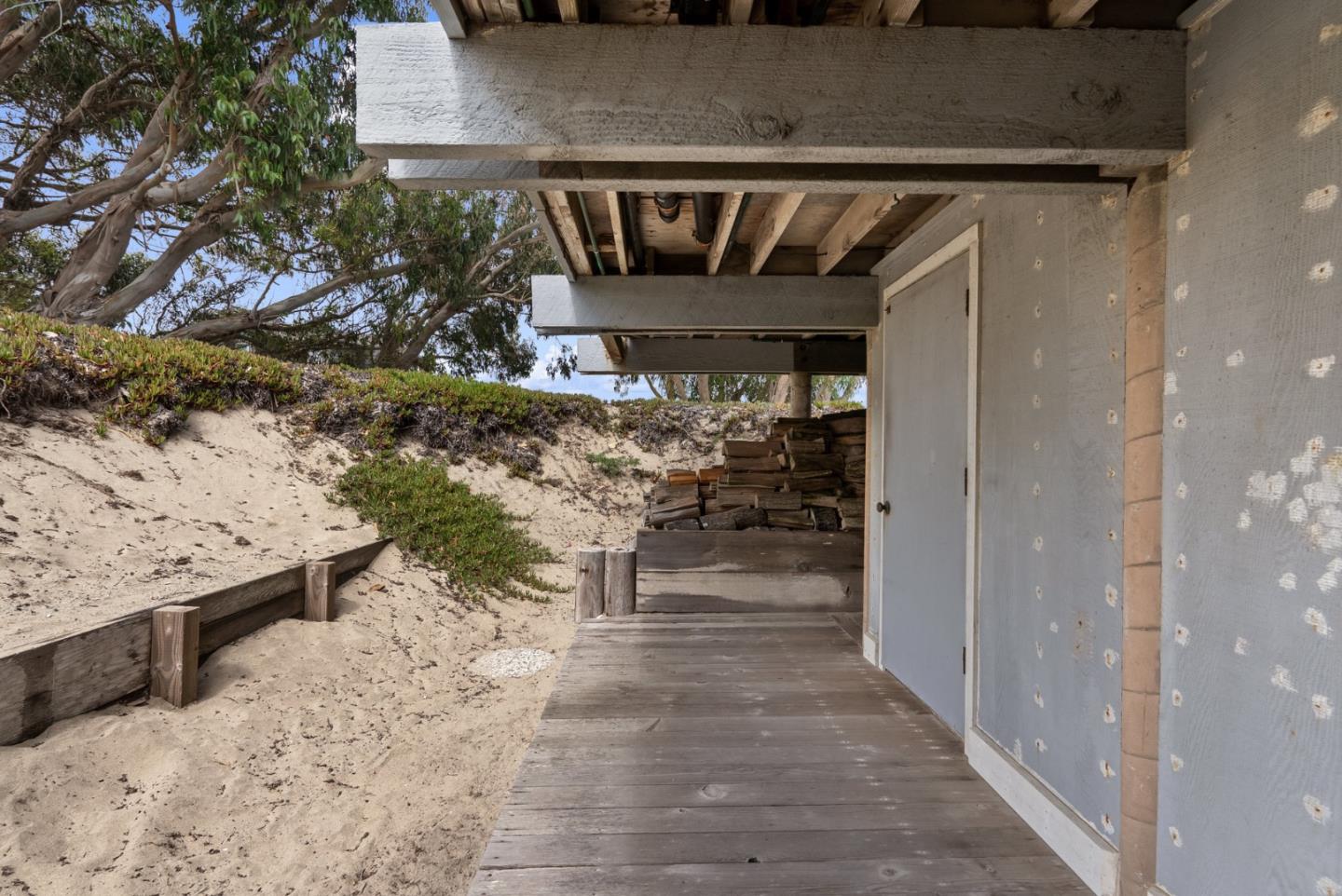 34 Sanderling Circle Watsonville, CA 95076 - Photo 40 of 56 a view of entryway with wooden floor