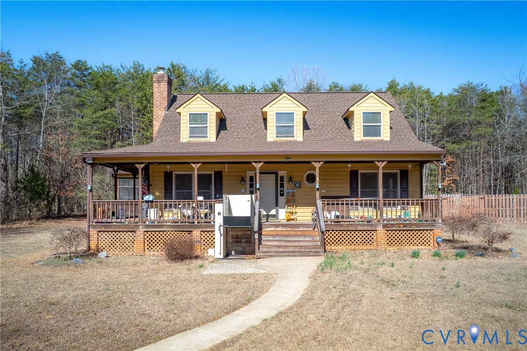 5612 Whitesell Road Louisa, VA 23093 - Photo 2 of 26 a front view of a house with a yard