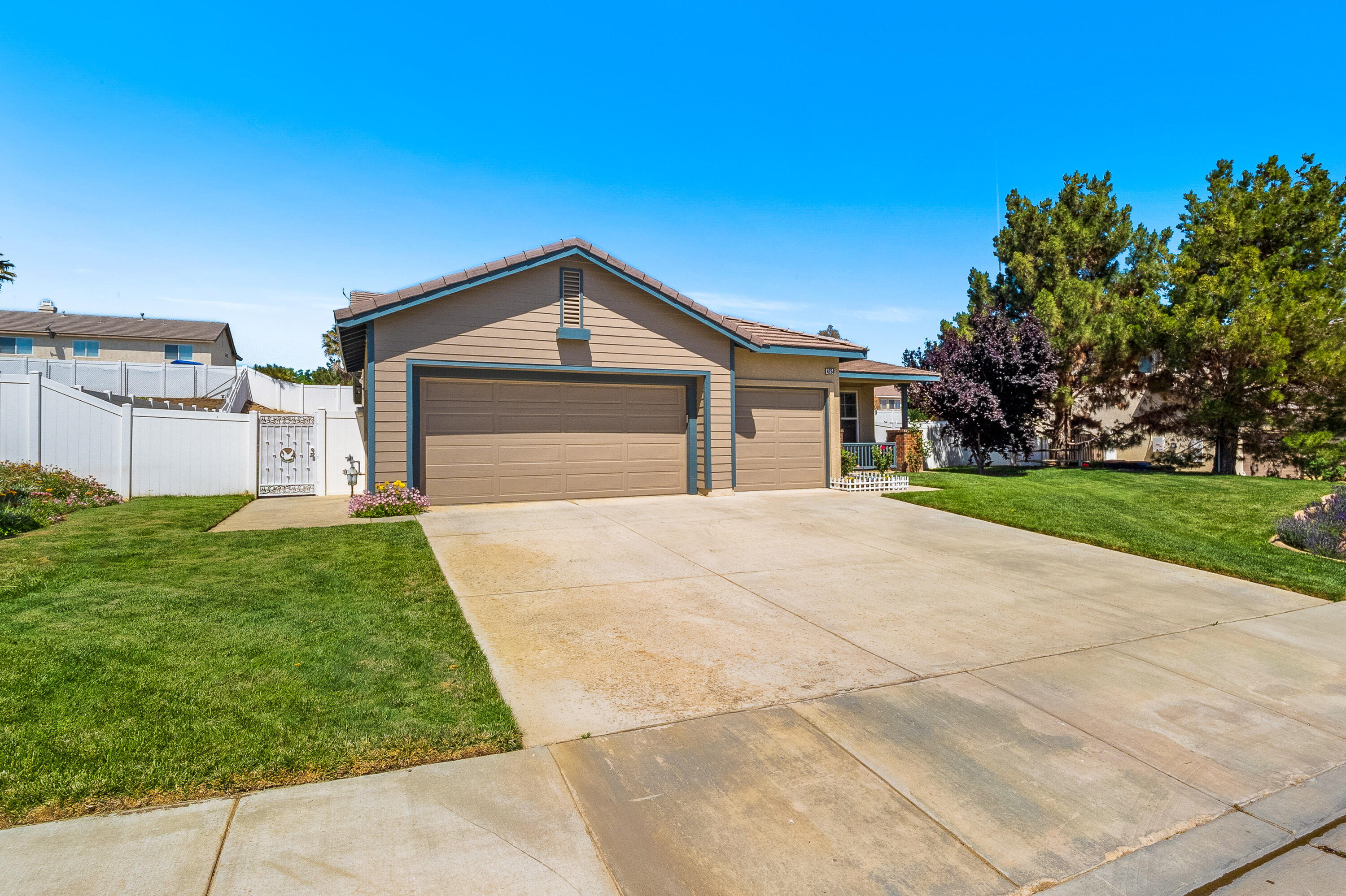 42341 Ridge View Drive Lancaster, CA 93536 - Photo 4 of 33 Ridegeview Dr-28