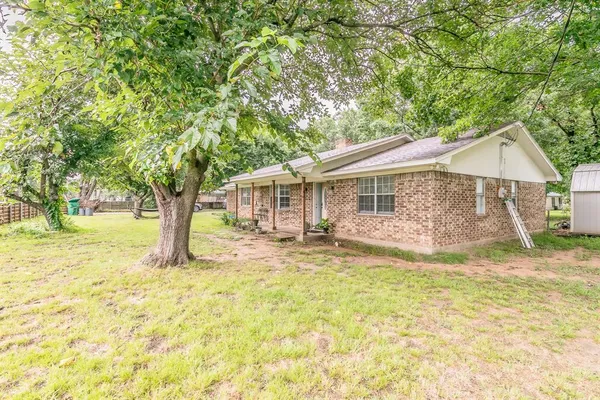 $459,950 | 904 Sherman Street, Tioga, TX 76271