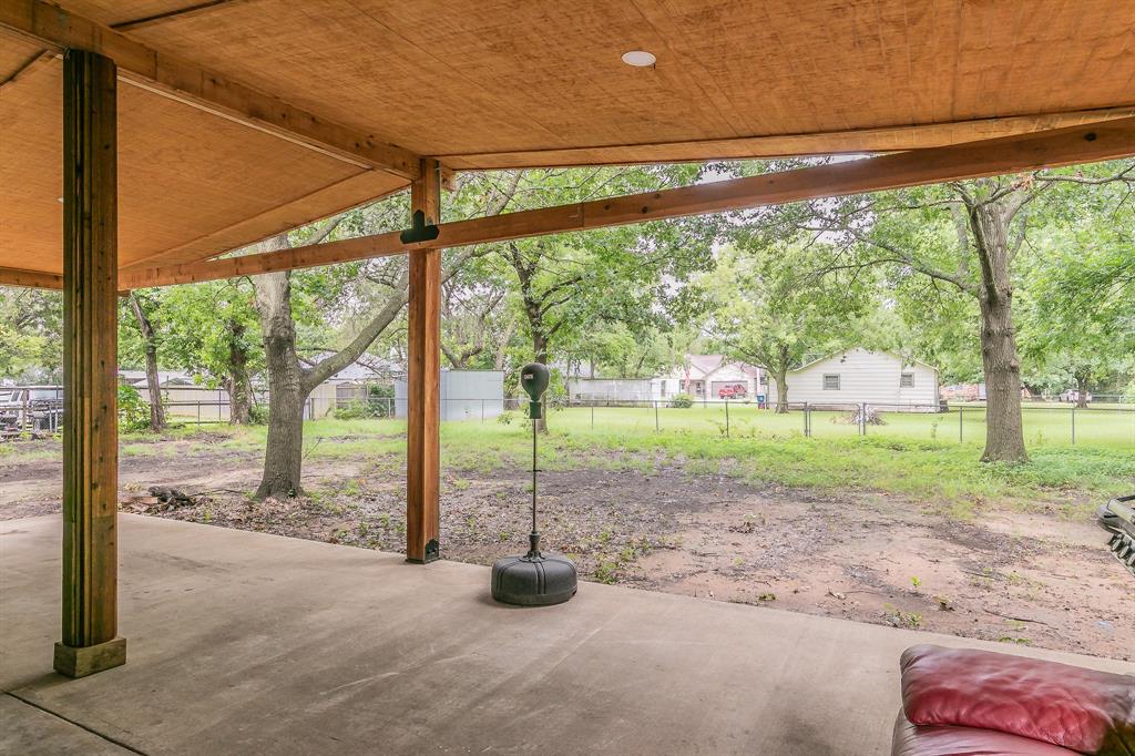 904 Sherman Street Tioga, TX 76271 - Photo 12 of 40